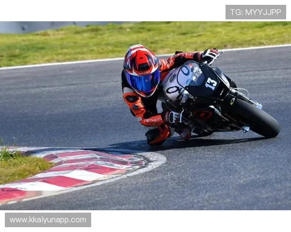 600cc摩托车比赛：速度与激情的巅峰对决！